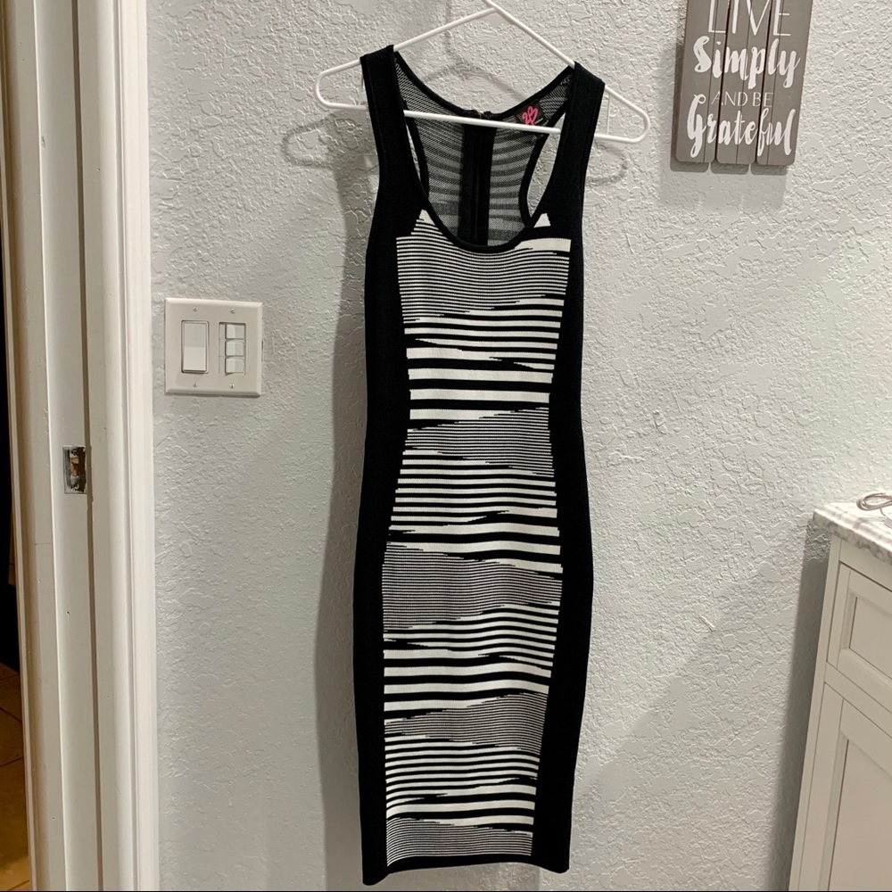 Black and White stretchy dress!